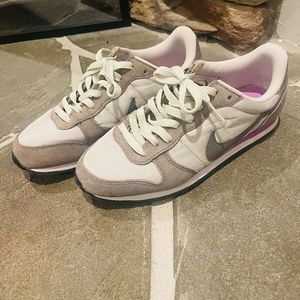 NIKE "Genicco" Tennis Shoes Size 8